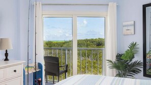 2 habitaciones, tabla de planchar con plancha y cuna de viaje 