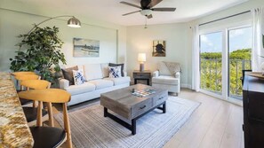 Een televisie en een kantoor