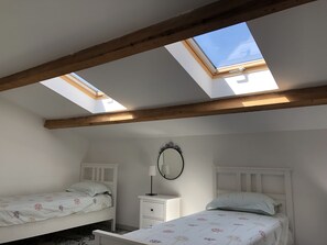 4 bedrooms, iron/ironing board, WiFi, bed sheets