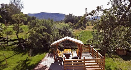 • CASA ZOLLO • Villa de vacaciones en un pintoresco pueblo de los Cárpatos cerca de Sibiu-Hermannstadt