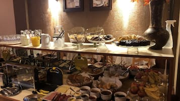 Café da manhã com buffet grátis todos os dias