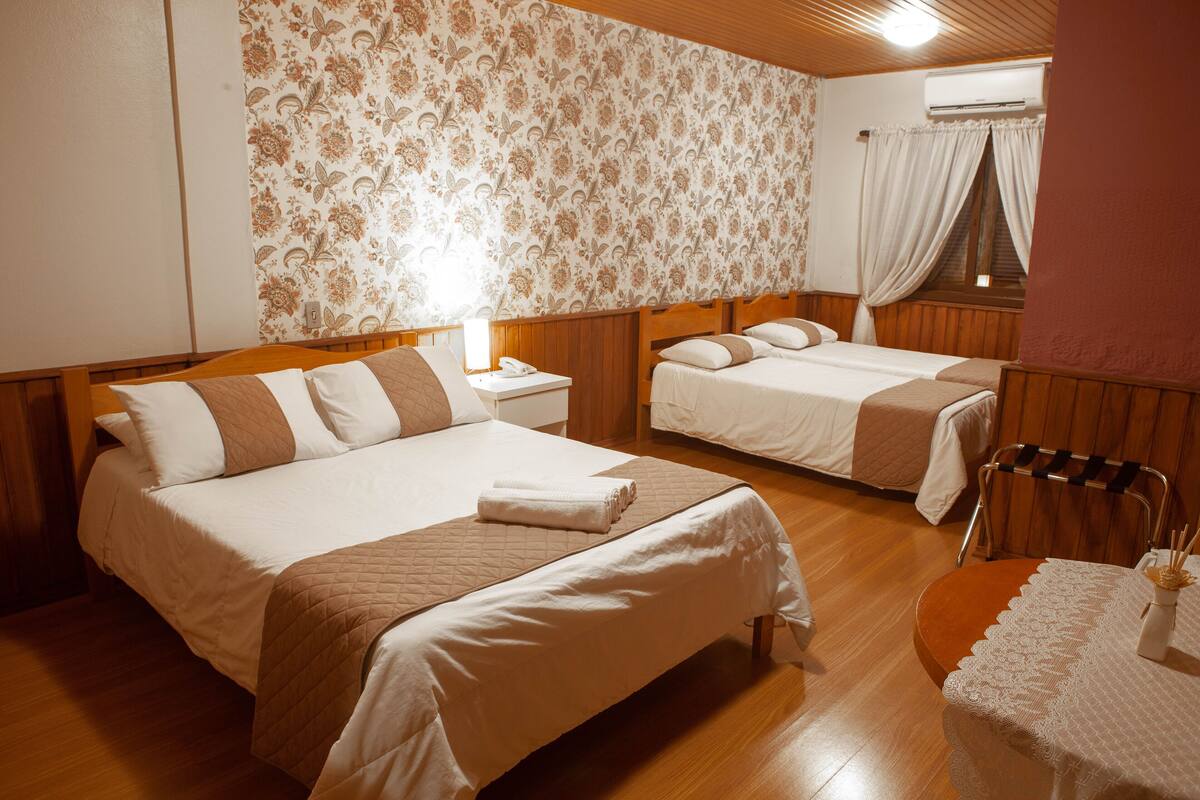 Habitación cuádruple estándar | Minibar, wifi gratis y ropa de cama