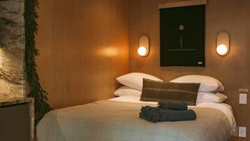 Desk, free WiFi, bed sheets