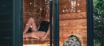Aux Box Muskoka- Modern bunkie with Hot Tub