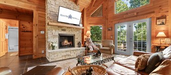 Genuine Log Cabin-Near Big Cedar! Private Hot Tub & Grill! Spacious Deck & Car Charger