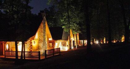 Real Cabin, Vaulted Ceilings, $400 of Daily Tickets, Hot Tub, Near Big Cedar