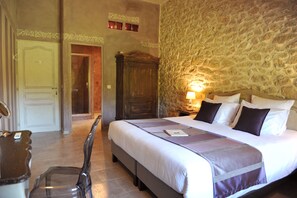 1 bedroom, iron/ironing board, free WiFi, bed sheets - CHARMING GUEST HOUSES IN PROVENCE IN THE HEART OF THE VINES (Sarrians)