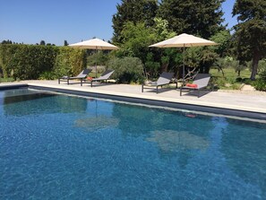 Outdoor pool - CHARMING GUEST HOUSES IN PROVENCE IN THE HEART OF THE VINES (Sarrians)