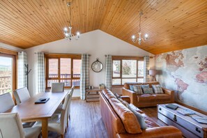 小屋, 多張床 | 客廳 | 30 吋電視連數碼電視頻道