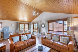 Cabin, Multiple Beds | Living room | 30-inch TV with digital channels