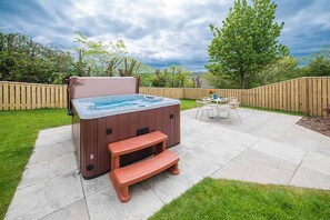 Cottage, 1 King Bed | Outdoor spa tub - Maple Cottage With Hot Tub Near Cupar, Fife (Cupar)