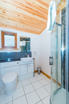 Cabin, Multiple Beds | Bathroom | Shower, hair dryer, towels - Barn Lodge With Hot Tub Near Cupar, Fife (Cupar)