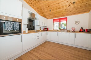 Cabin, Multiple Beds | Private kitchen | Fridge, microwave, oven, stovetop - Barn Lodge With Hot Tub Near Cupar, Fife (Cupar)