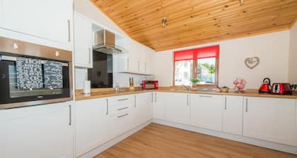 Barn Lodge With Hot Tub Near Cupar, Fife