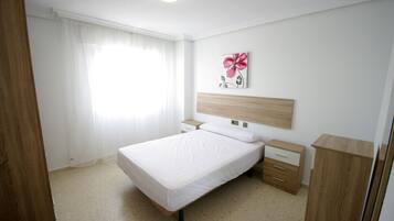3 dormitorios, tabla de planchar con plancha, wifi gratis y ropa de cama