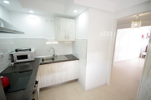 Fridge, microwave, coffee/tea maker, electric kettle