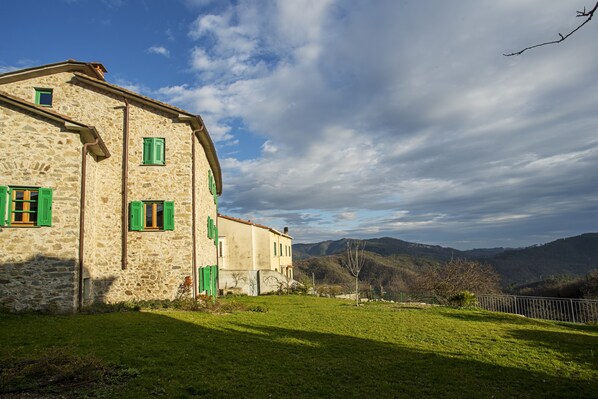 Exterior - Cinque Terre Teti's house, deep in the green hills (Bracelli)