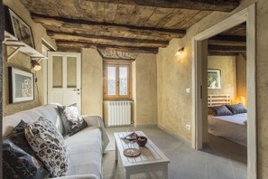 3 bedrooms, WiFi, bed sheets - Cinque Terre Teti's house, deep in the green hills (Bracelli)