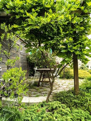 Outdoor dining - Cinque Terre Teti's house, deep in the green hills (Bracelli)