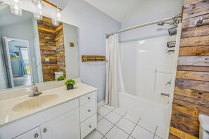 Toallas, jabón, papel de baño