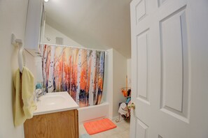 Towels, soap, shampoo, toilet paper