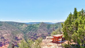 Outdoor dining - Stunning Canyon-Rim Retreat on the Dolores River in beautiful SW Colorado. (Dove Creek)