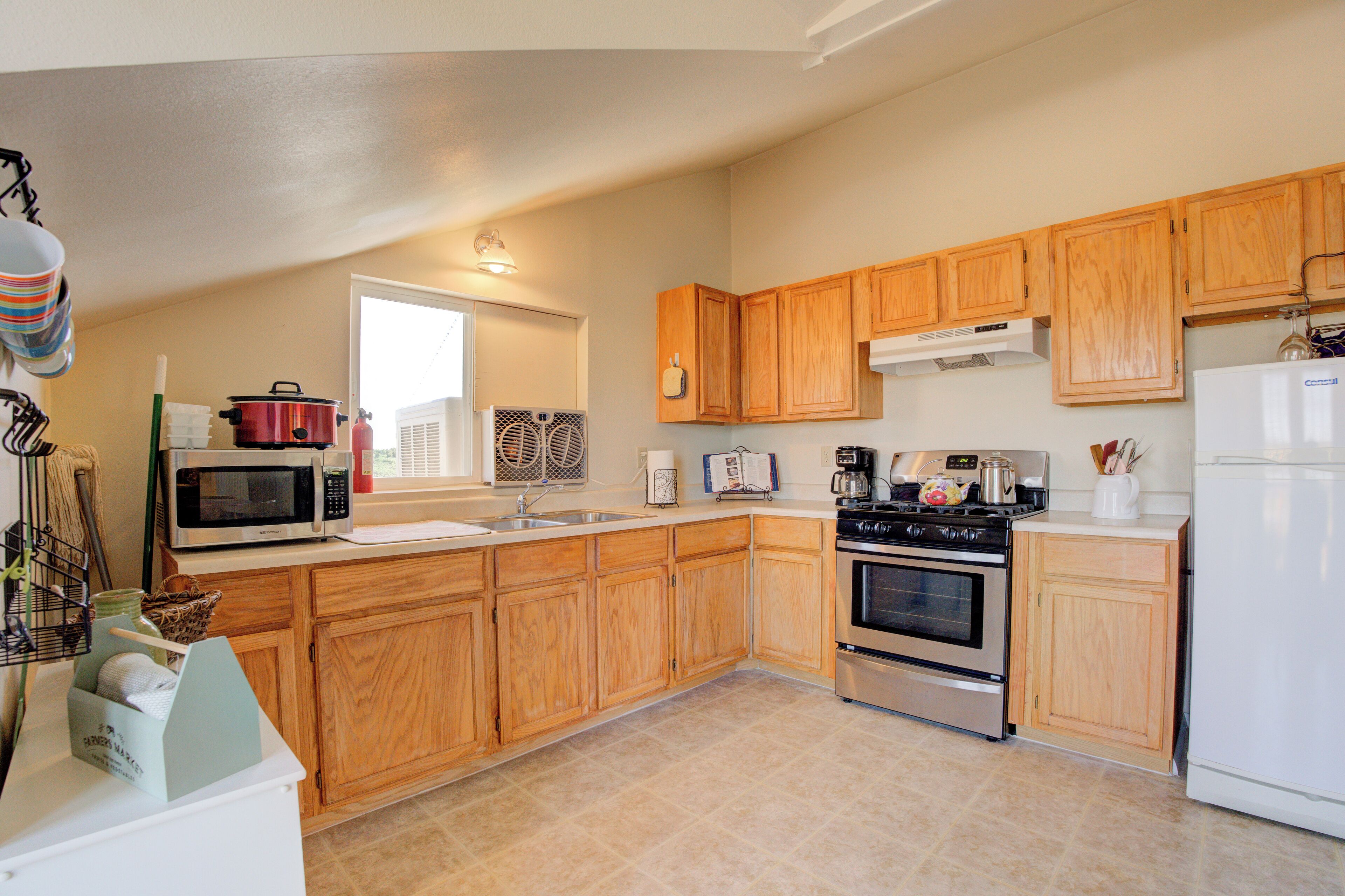 Frigorifero, microonde, piano cottura, macchina per tè/caffè