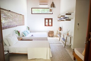 ห้องสแตนดาร์ดดับเบิลหรือทวิน, 1 ห้องนอน, ระเบียง, วิวสวน | เครื่องนอนป้องกันสารก่อภูมิแพ้, พื้นที่ทำงานแบบใช้แล็ปท็อป