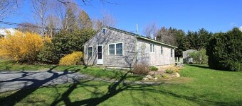 14 Town Neck Rd - Pet-friendly, modern home .5 miles to beach, centrally located