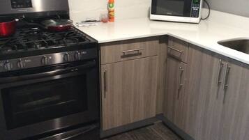 Kühlschrank, Mikrowelle, Herdplatte