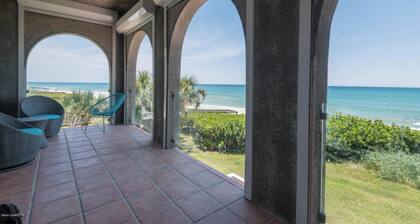Beach front Condo with amazing water views!