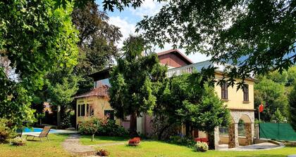 Villa Cesarina, Gardasee, Salo ', Villa inmitten eines Parks mit privatem Pool