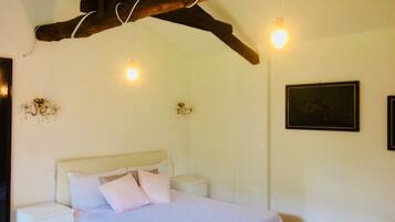 5 bedrooms, iron/ironing board, WiFi