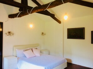 5 chambres, fer et planche à repasser, Wi-Fi