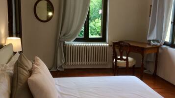 5 bedrooms, iron/ironing board, WiFi