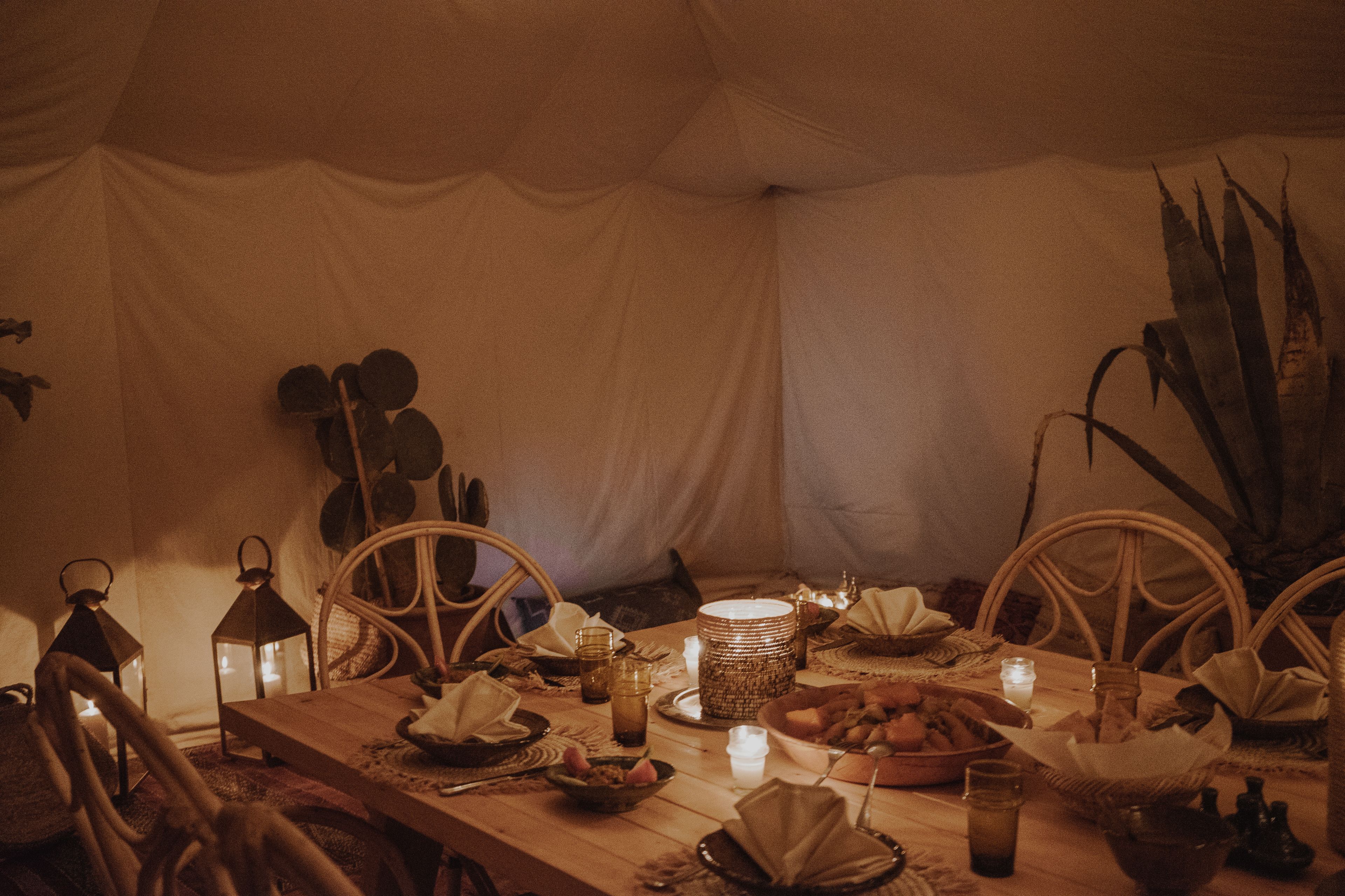 Breakfast, lunch, dinner served; local and international cuisine 