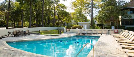 Piscine intérieure, piscine extérieure