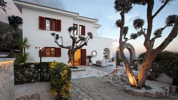 Esterni
