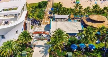 Tropical Getaway! Walking distance to beach & dining, private home, heated pool.