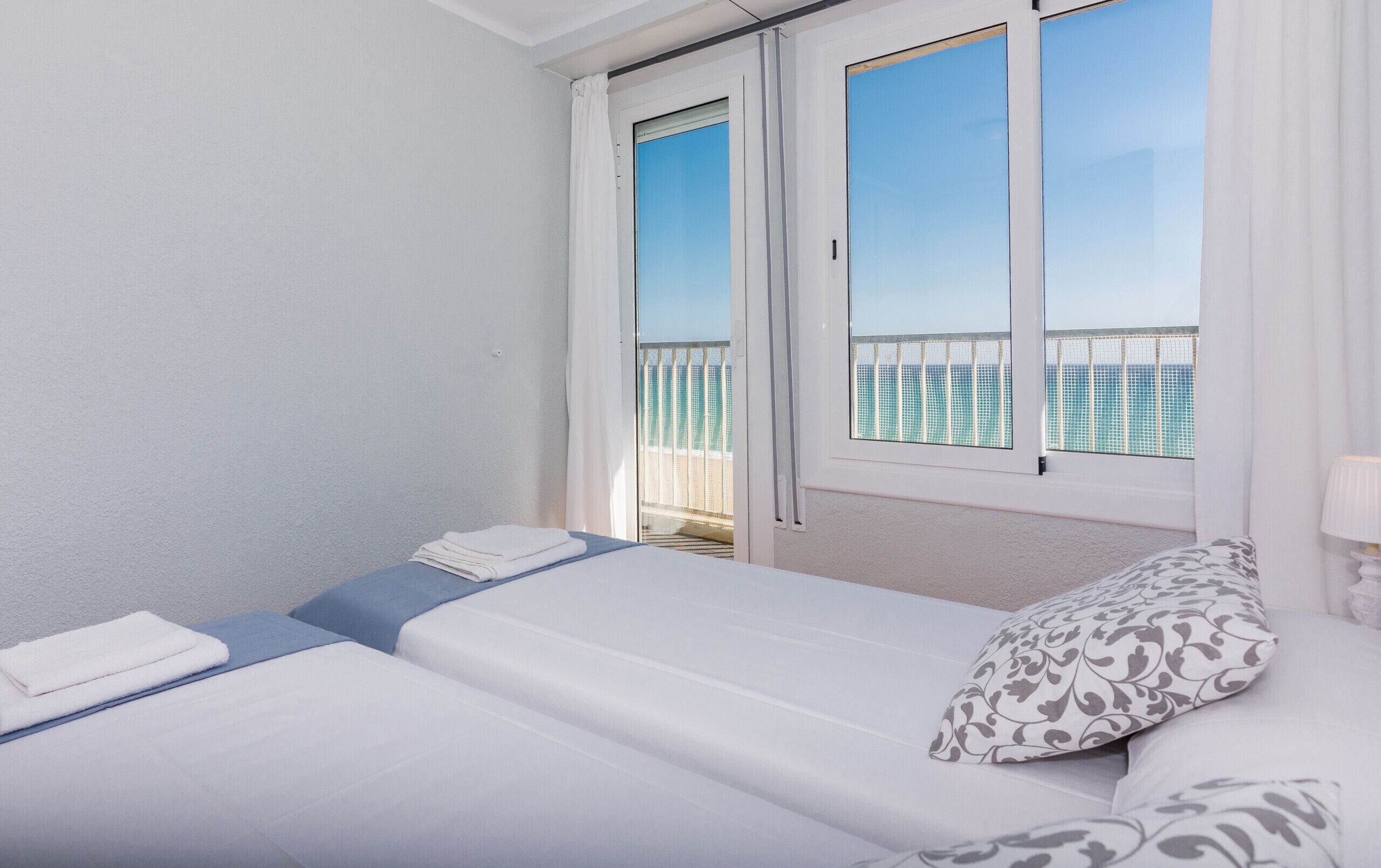 2 chambres, fer et planche à repasser, Wi-Fi gratuit, draps fournis