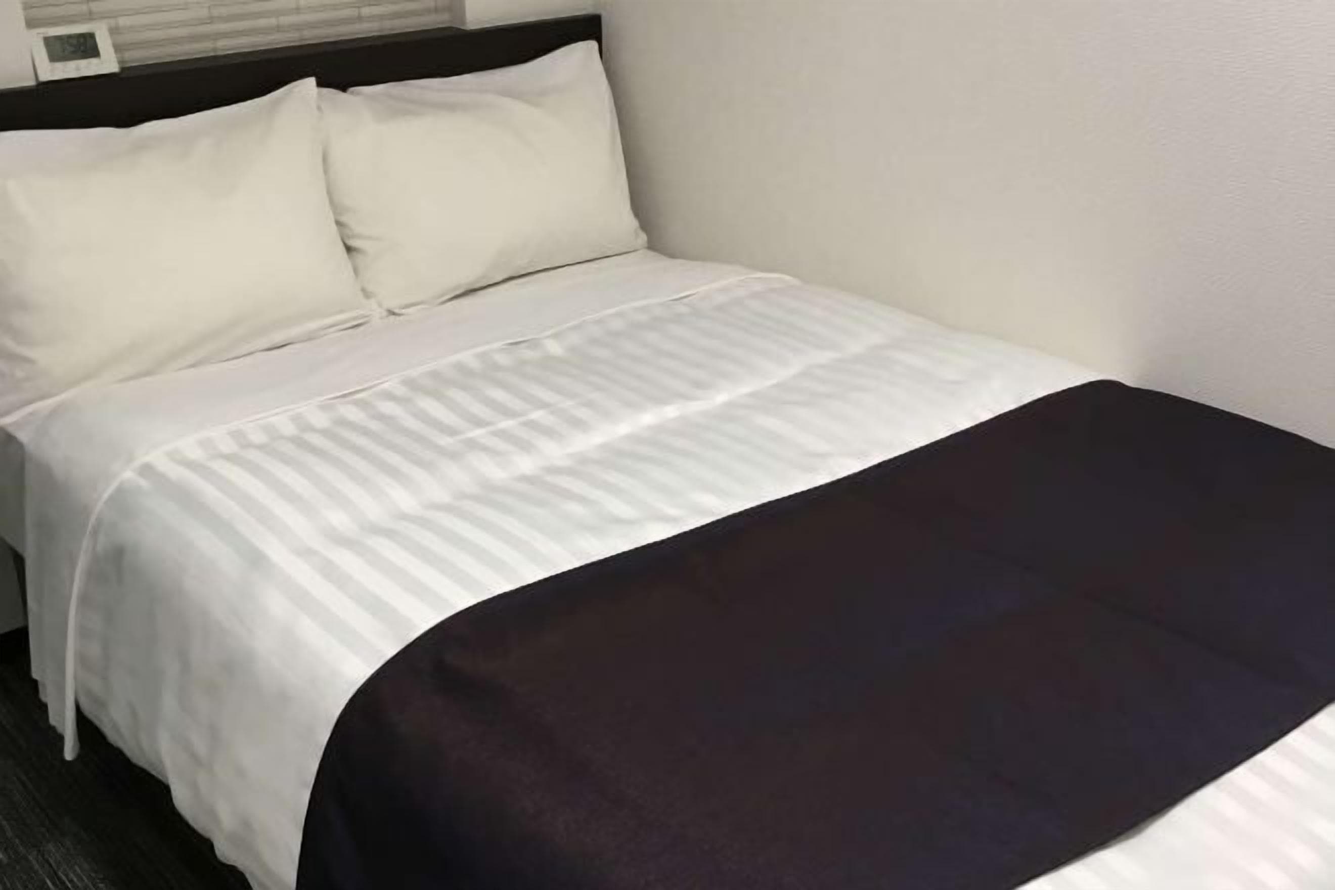 Bureau, espace de travail pour ordinateur portable, rideaux occultants