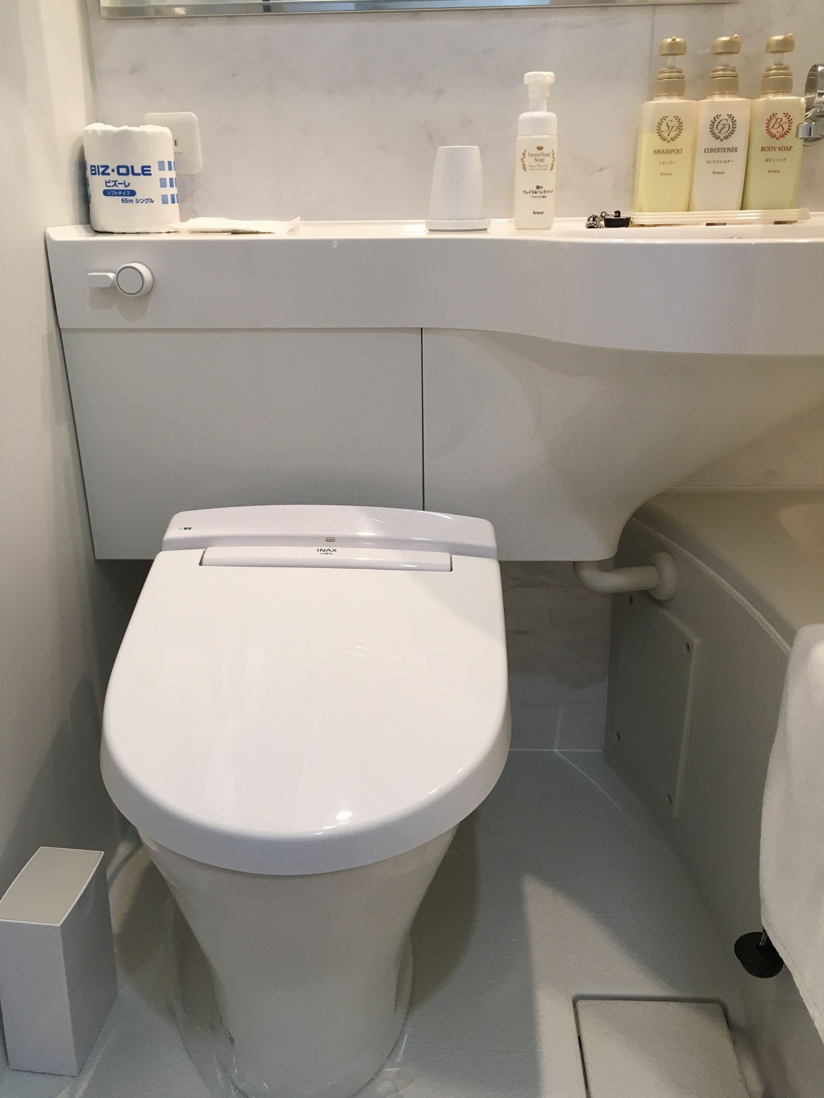 combined shower/bathtub, deep-soaking bathtub, hair dryer, slippers