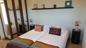 2 chambres, fer et planche à repasser, Wi-Fi gratuit, draps fournis