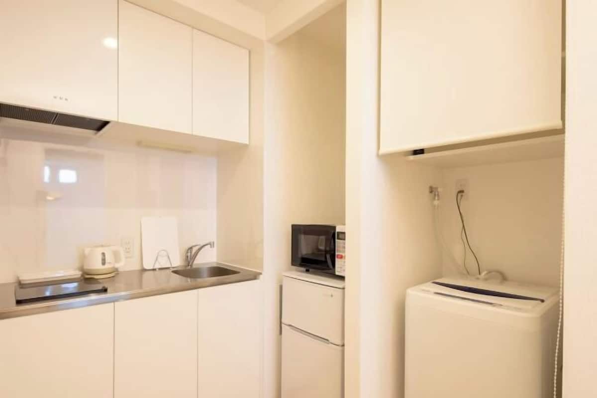 Full-size fridge, microwave, electric kettle, toaster