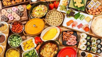 Petit déjeuner buffet servi tous les jours en supplément
