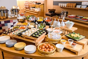 Petit déjeuner buffet (1800 JPY par personne)