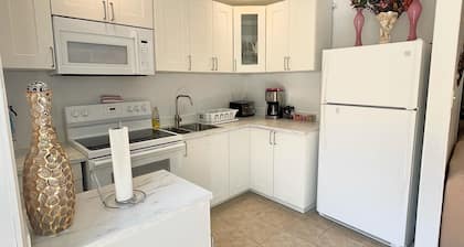 Comfortable Home Minutes Away From SeaTac Airport. Good for Cruise customers