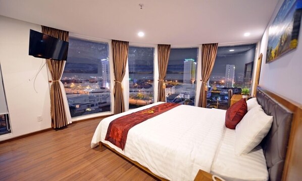 Kahden hengen deluxe-huone yhdelle | Minibaari, työpöytä, ilmainen Wi-Fi