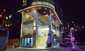Façade de l’hébergement - soirée/nuit