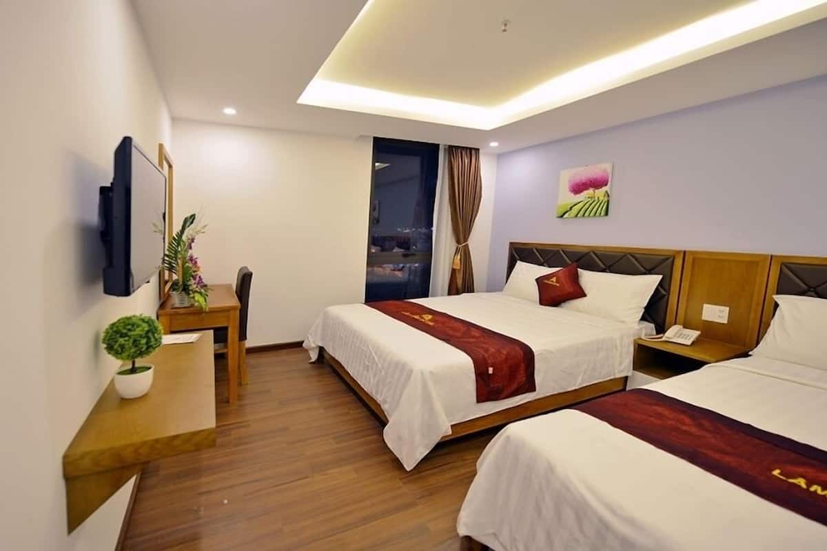 Minibar, desk, free WiFi